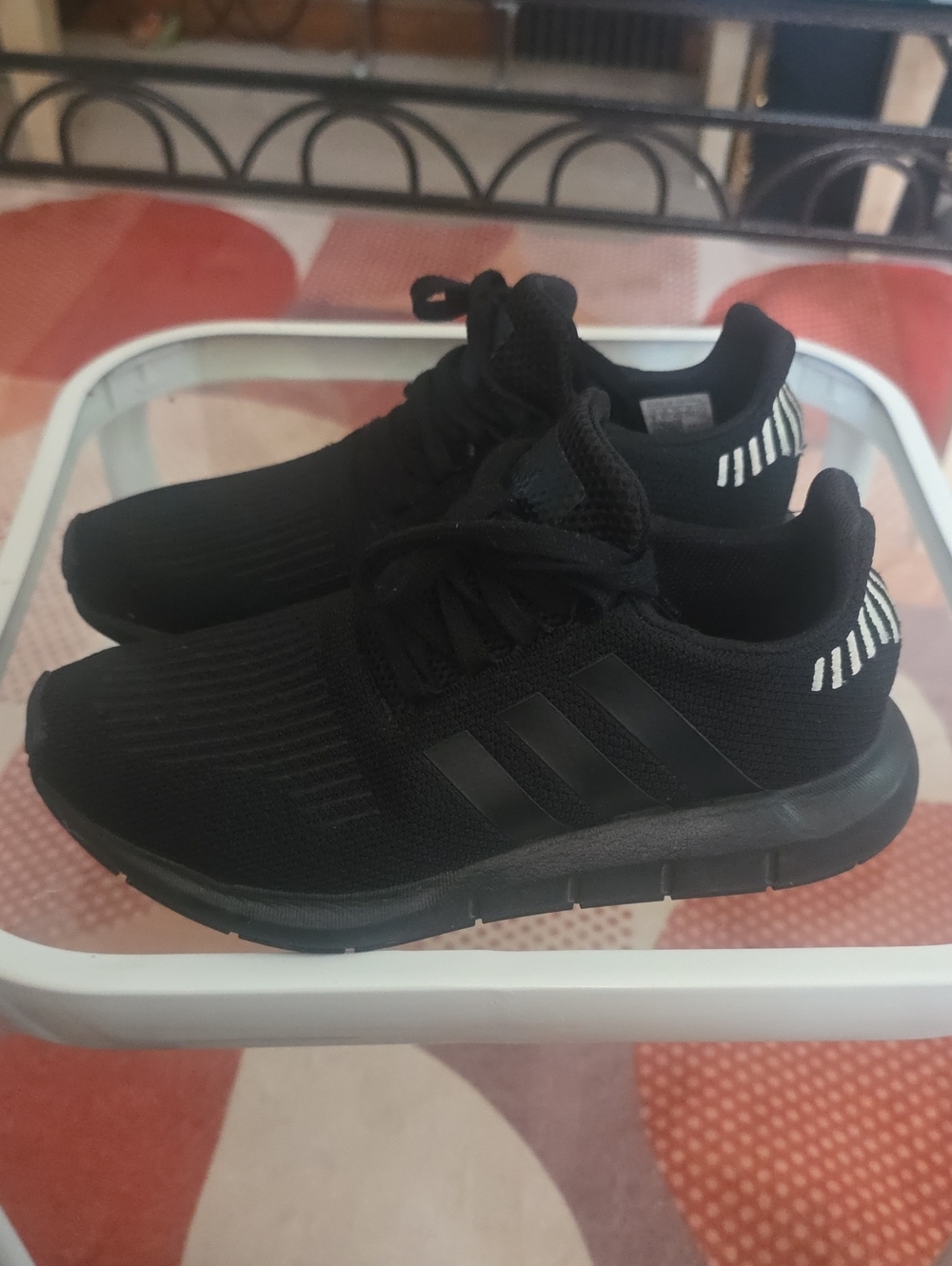 Women 's Black Athletic Sneakers - Classic Stripe Design